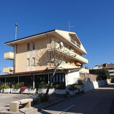 My Beachouse Montesilvano Marina Exterior foto